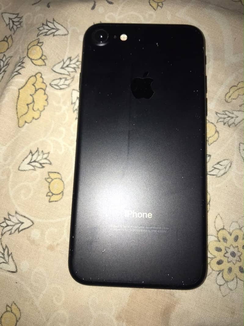 Apple iPhone 7 1
