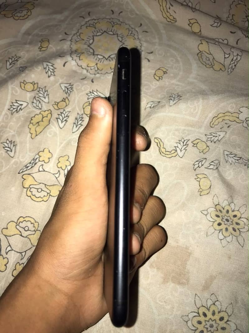 Apple iPhone 7 3