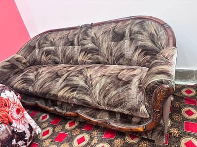 urgent sale 5 seater solid wooden sofa set (1+1+3)  Mint condition