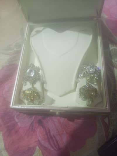 artificial earring used condition
