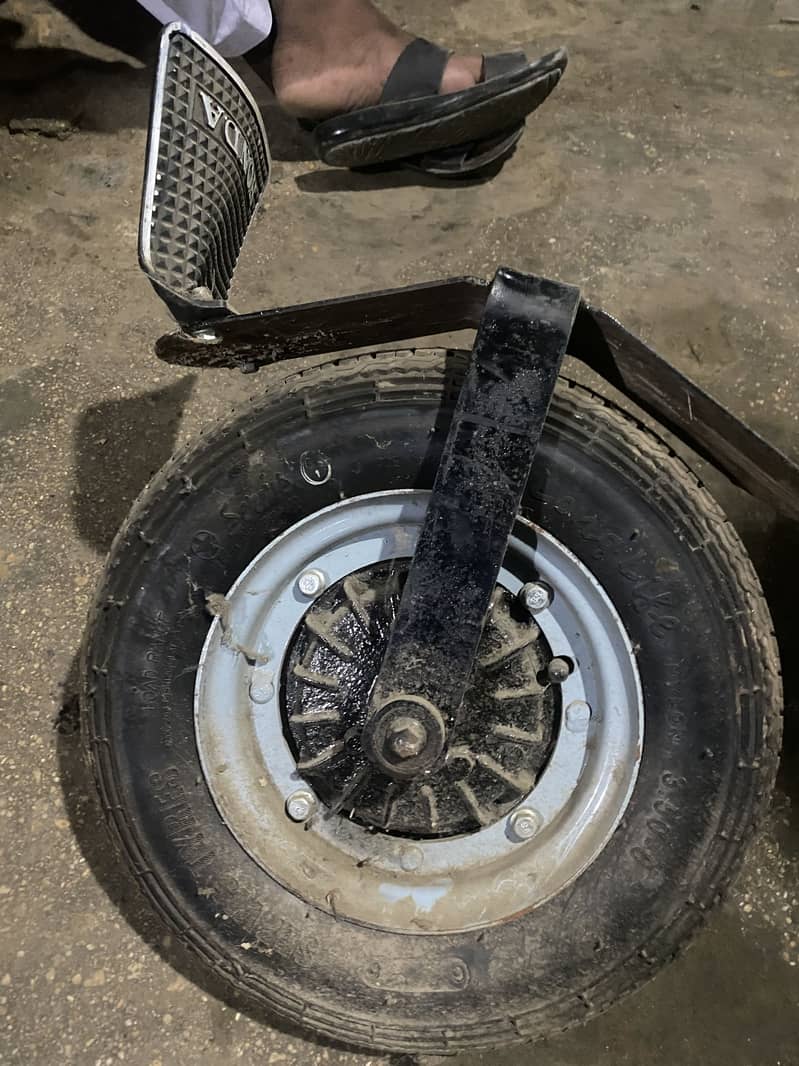 2 side wheels for 70cc 0