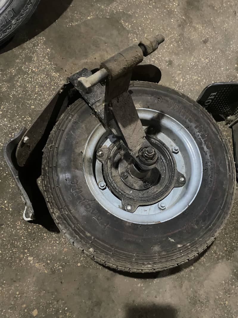 2 side wheels for 70cc 1