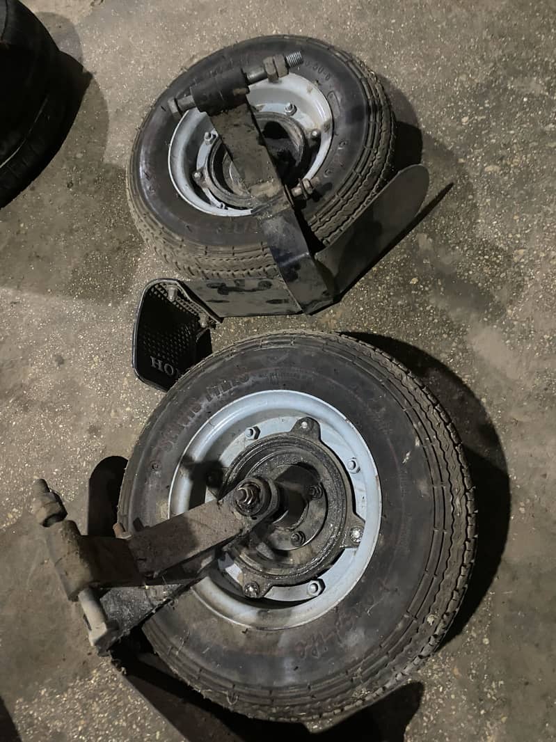 2 side wheels for 70cc 2