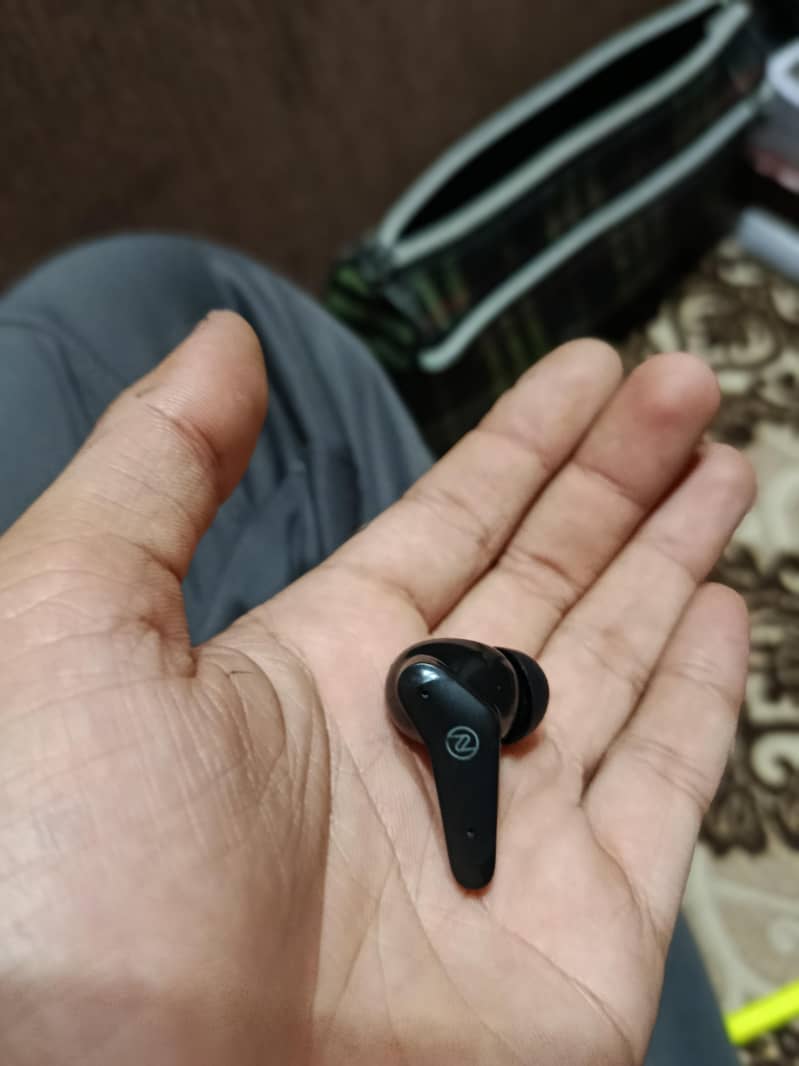 Zero Rover pro earbuds 11