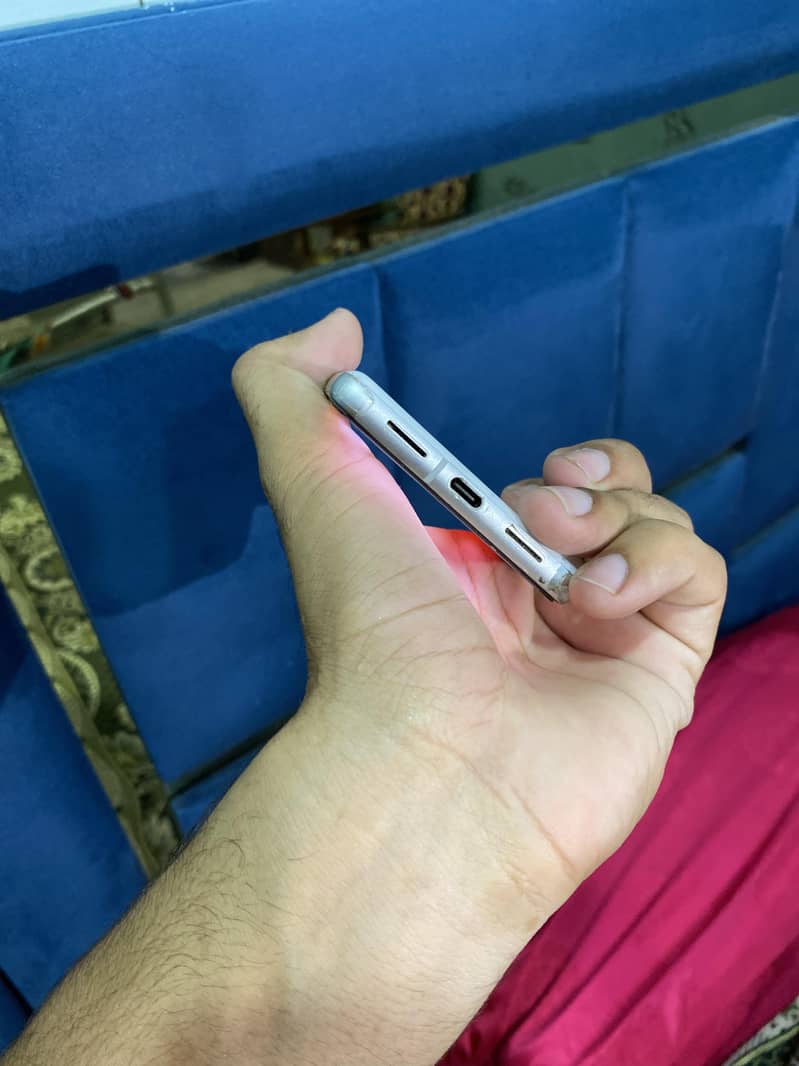 Google Pixel 7 4