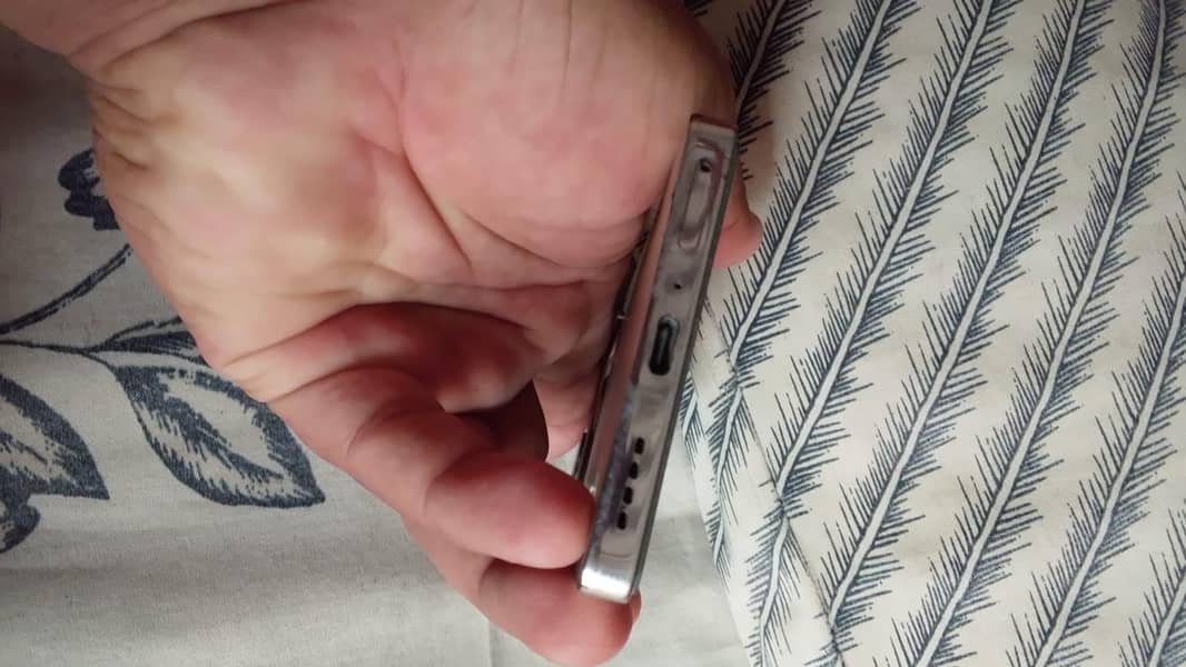 Infinix Note 40 5