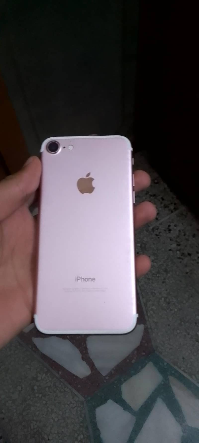 Apple iPhone 7 0