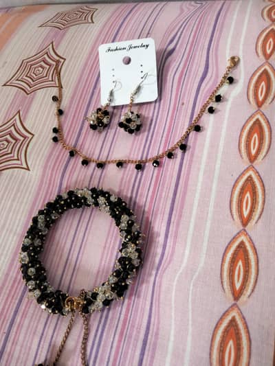 black and white crystal bracelet necklace and amazing earrings