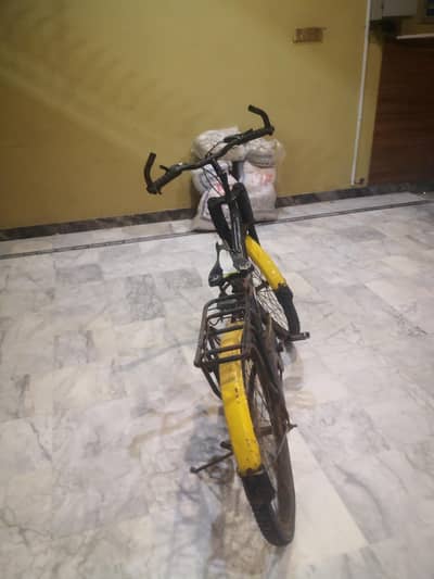 چھوٹی سائیکل ب ہزار میں ملے گی اور بڑی سائیکل 11 ہزار میں ملے گی