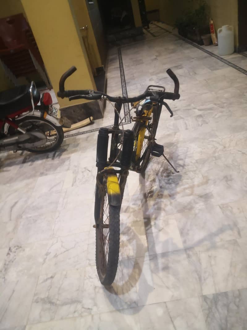 چھوٹی سائیکل ب ہزار میں ملے گی اور بڑی سائیکل 11 ہزار میں ملے گی 2