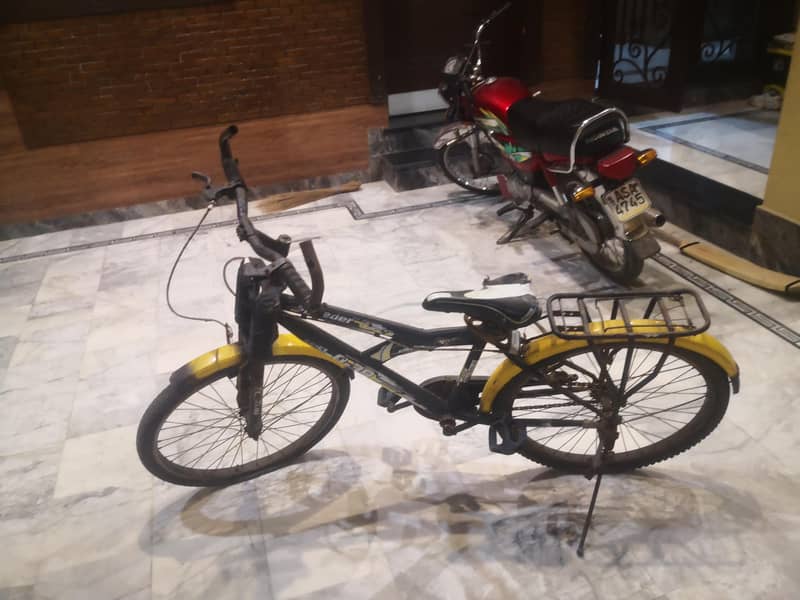 چھوٹی سائیکل ب ہزار میں ملے گی اور بڑی سائیکل 11 ہزار میں ملے گی 3