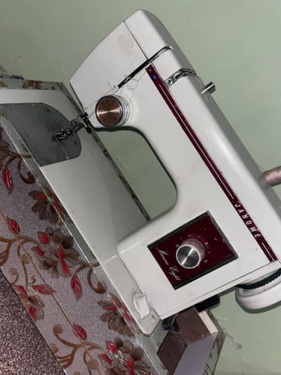 Sewing Machine for Sale – Excellent Condition (Like New)