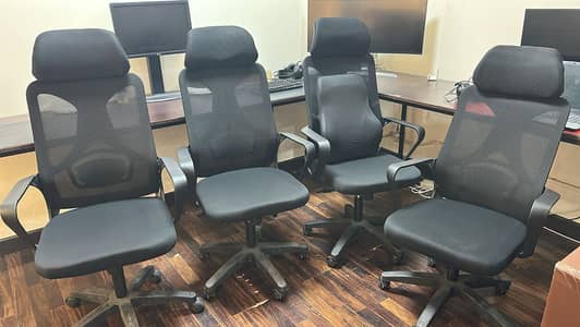 5/office chair for sale  10/10  one month use