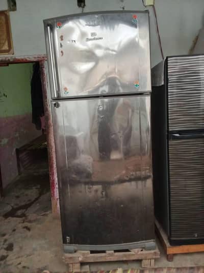 Dawlance fridge hy ok aur runing