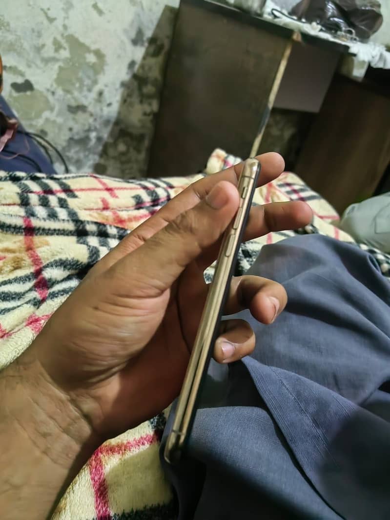 iPhone XS 0