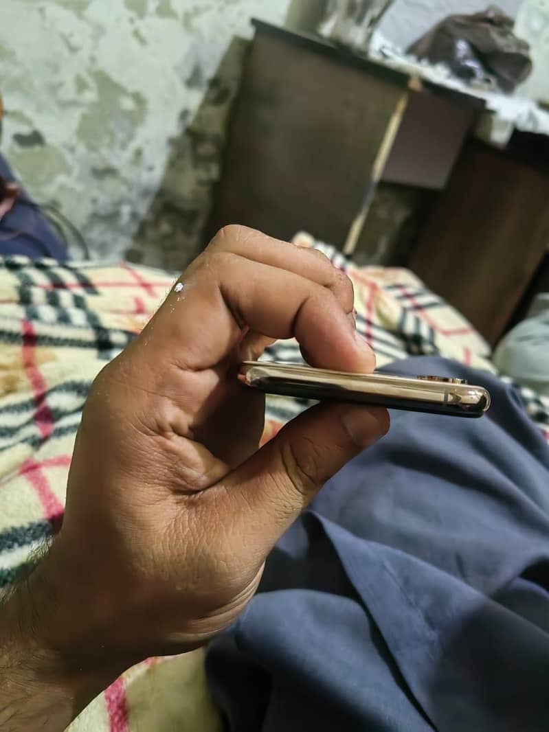 iPhone XS 4