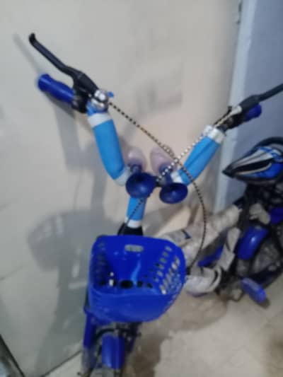 Kids cycle urgent sale 4 to 10 years kids slight used