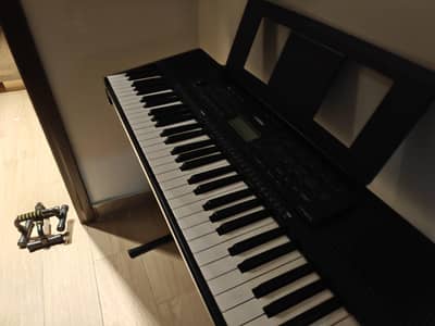 Brand new Yamaha PSR  E273