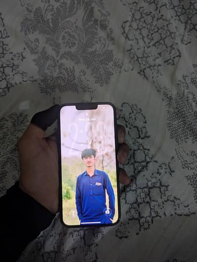 Apple iPhone 13