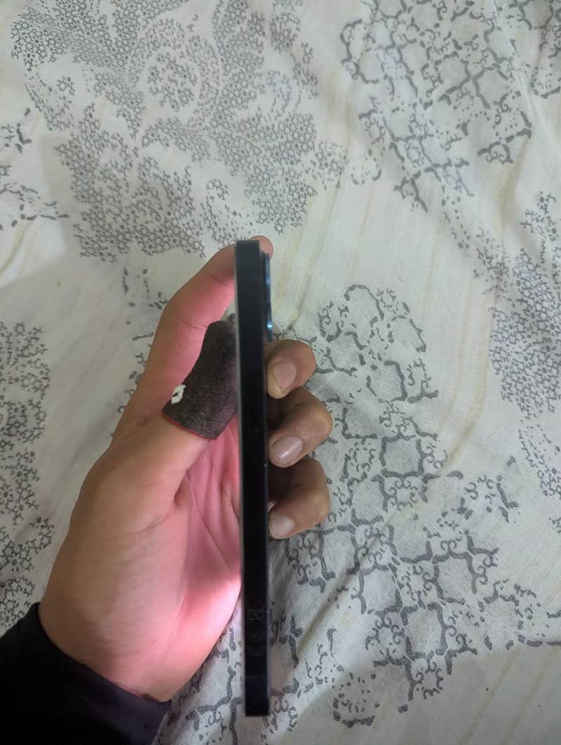 Apple iPhone 13 4