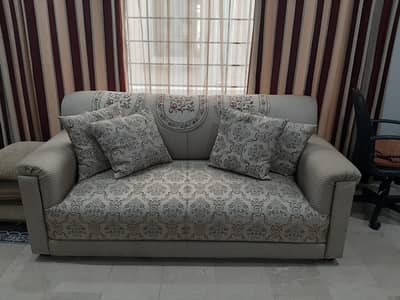 5 seater sofa set with central table