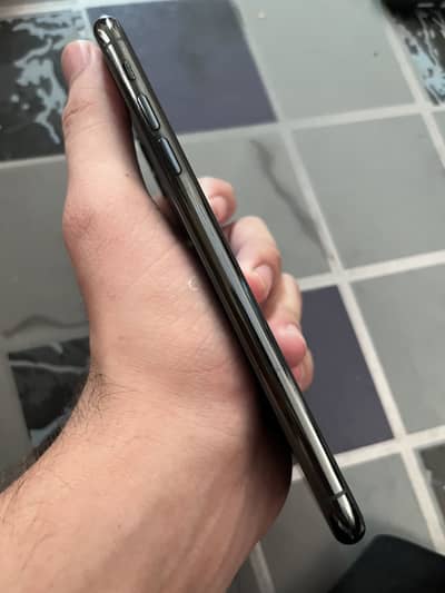 iPhone 11 Pro Max non pta FU back crake 256 gb water pack battery 69