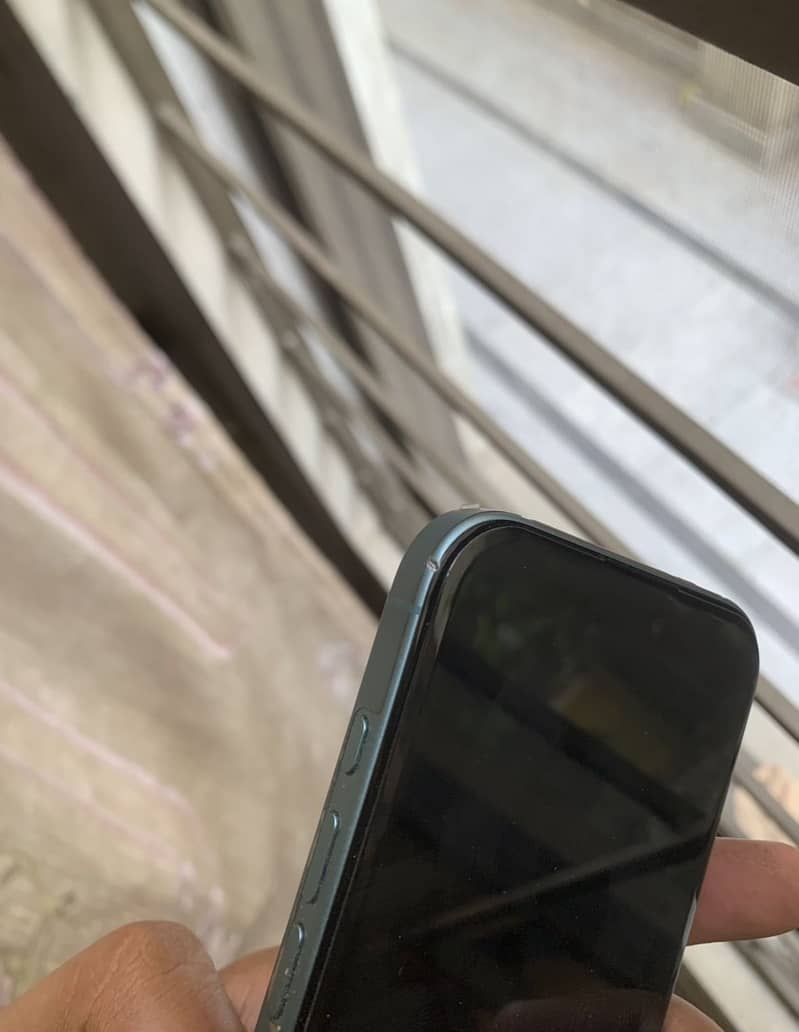 Apple iPhone 16 1