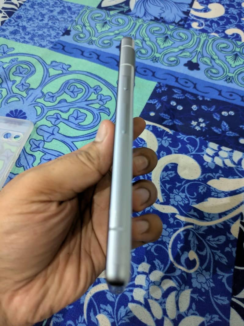Google pixel 7a. 3