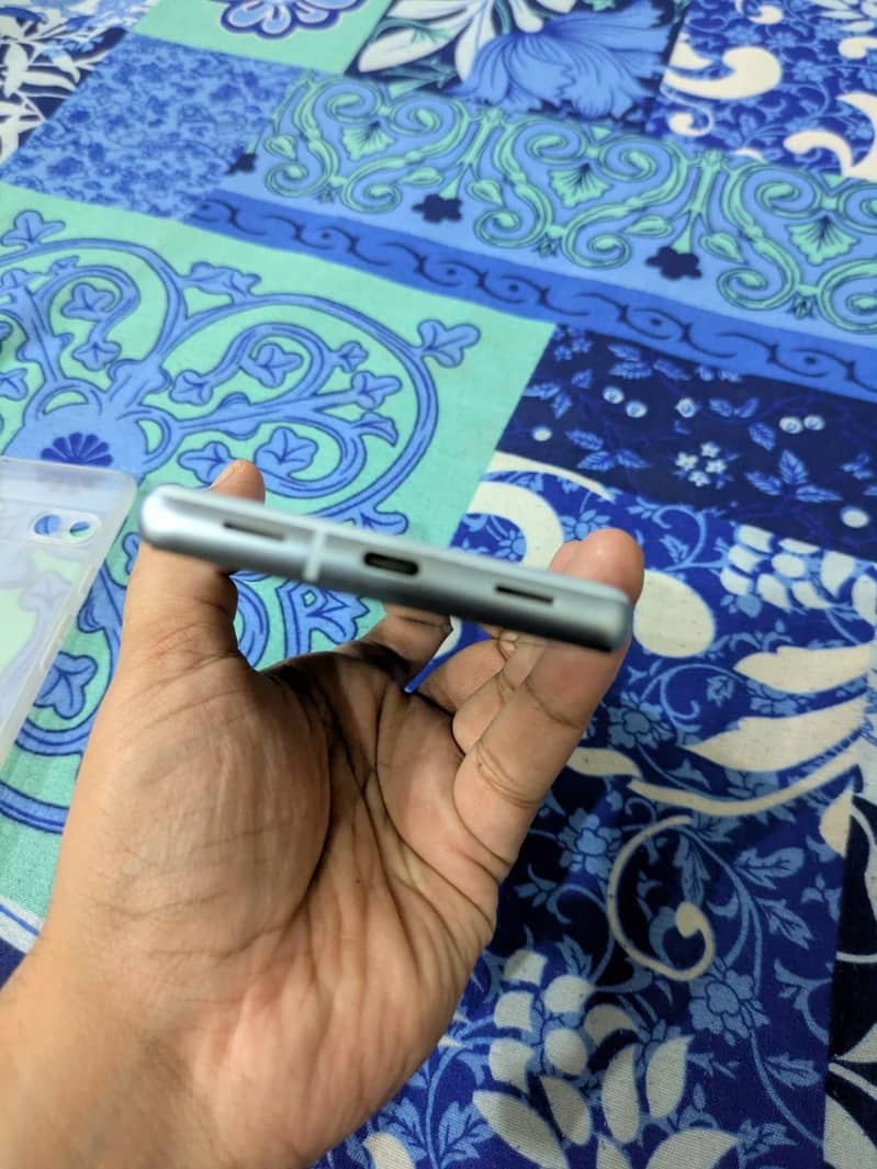 Google pixel 7a. 5