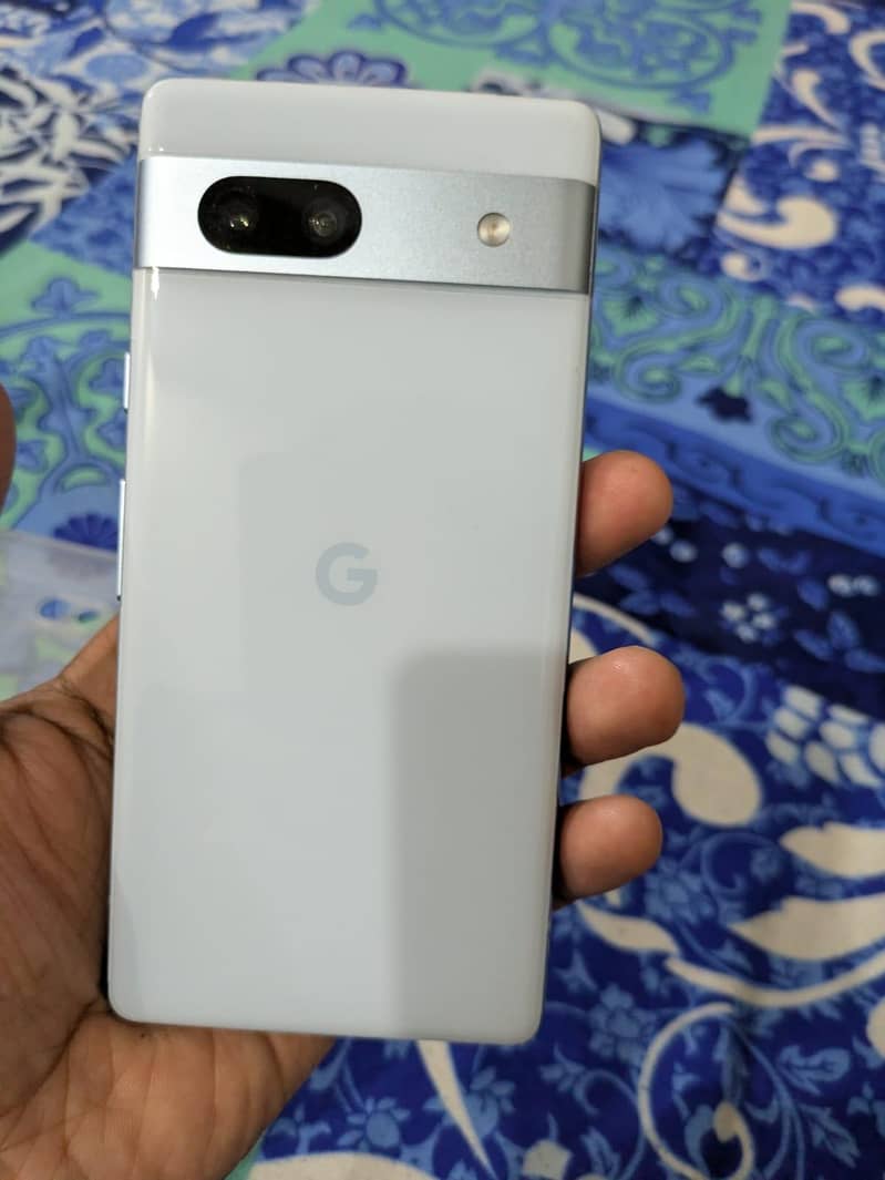 Google pixel 7a. 6