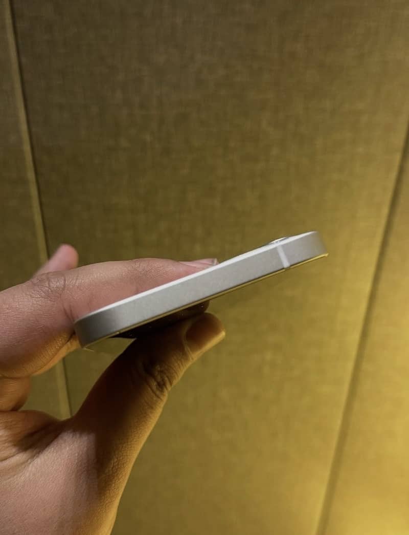 Apple iPhone 12 3
