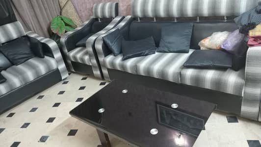 7 Seater Sofa Set with Center Table Excellent Condition