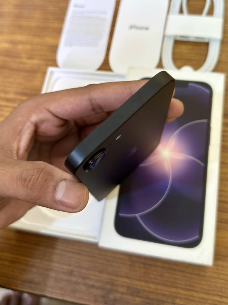 iPhone 17E Complete Box 6