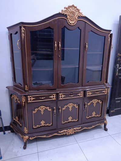 WOODEN SHOWCASE