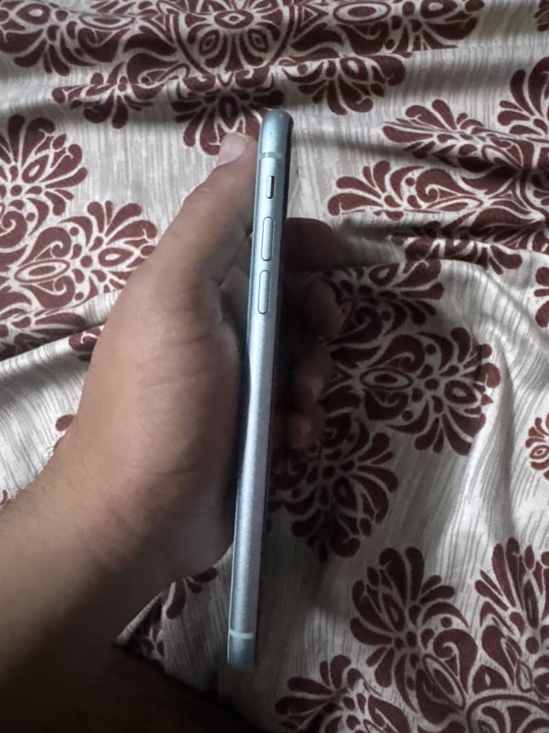 iPhone 11 2
