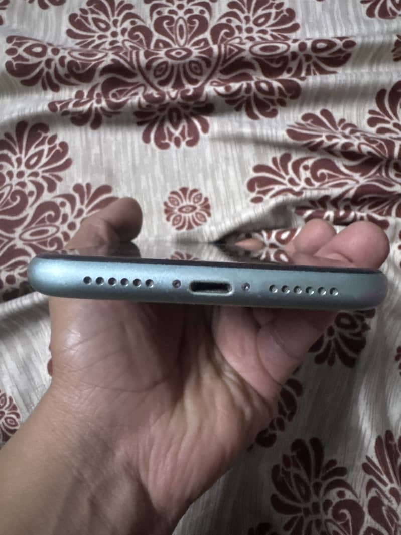 iPhone 11 3