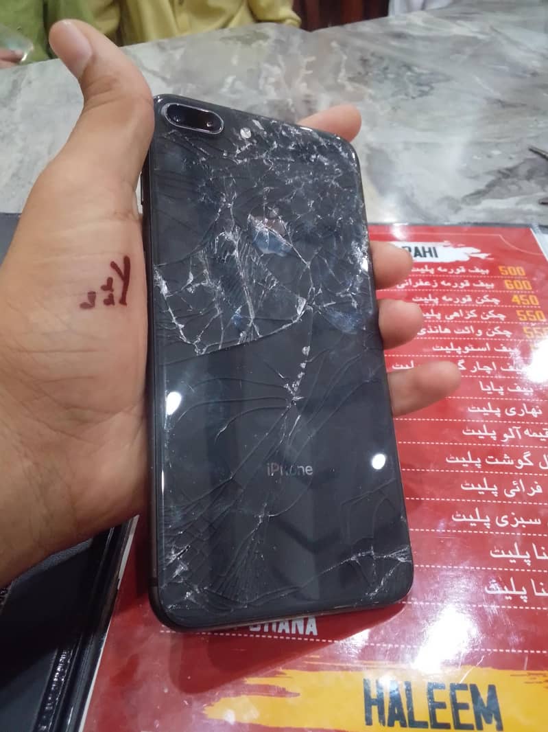 Apple iPhone 8 Plus 4