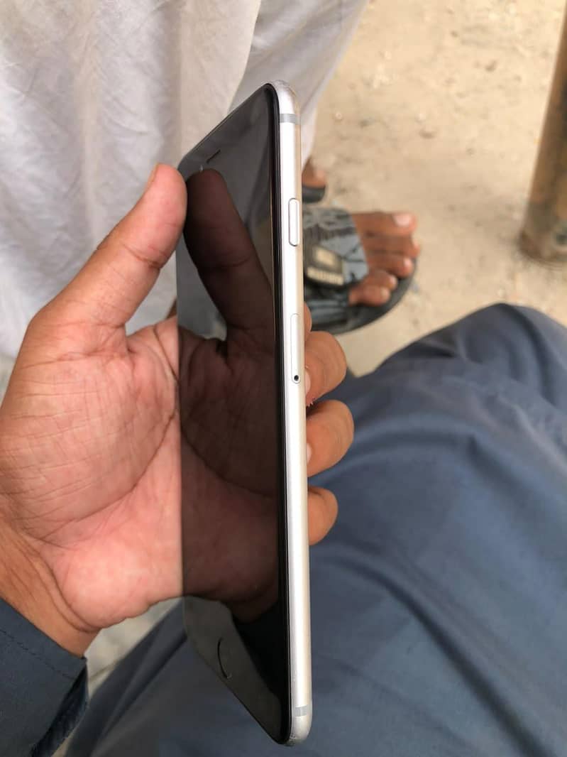 Apple iPhone 6 Plus 4