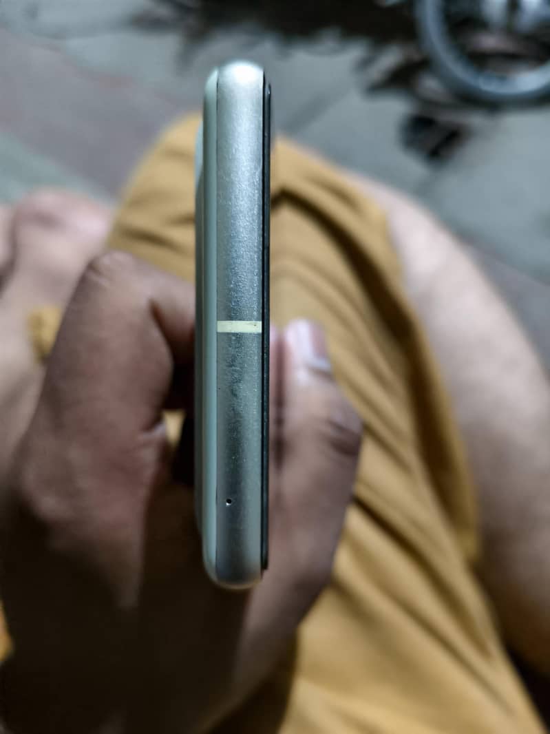 Google Pixel 7 4