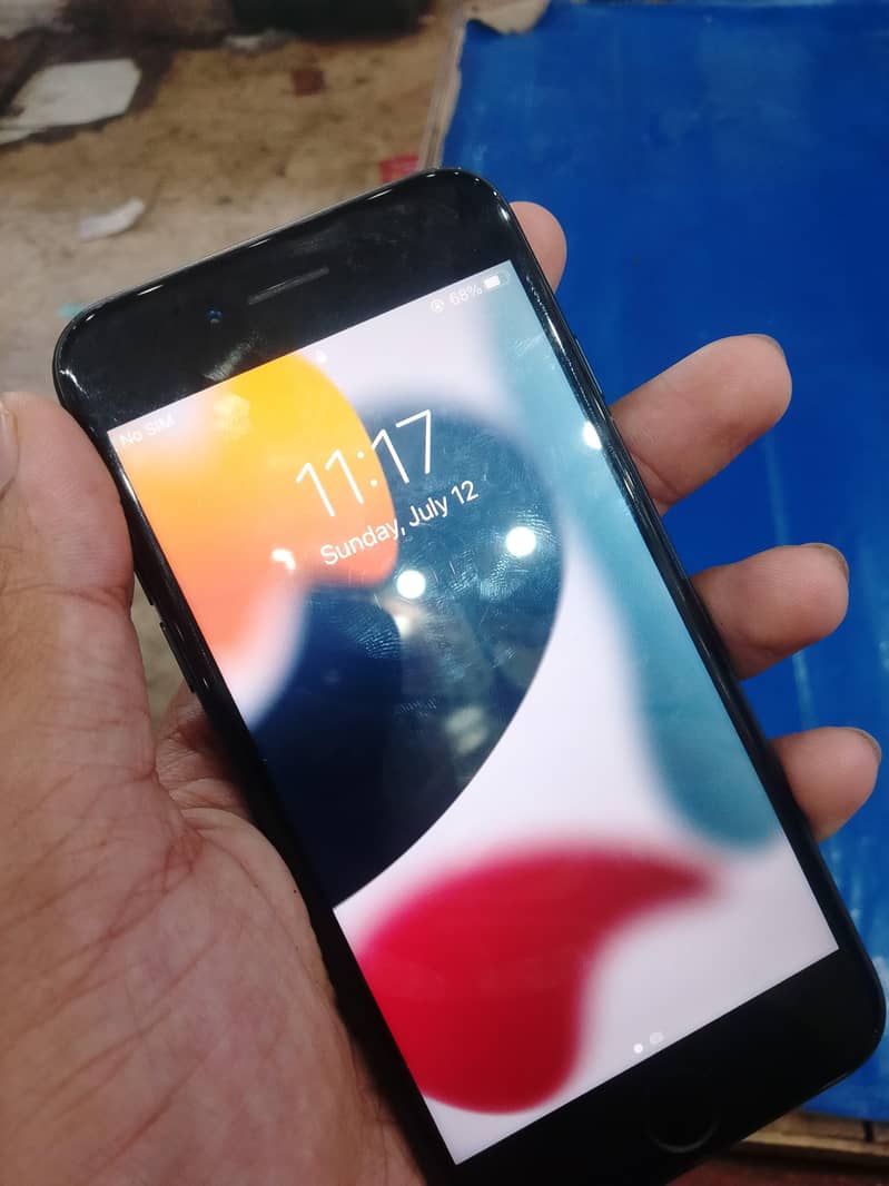 Apple iPhone 7 0