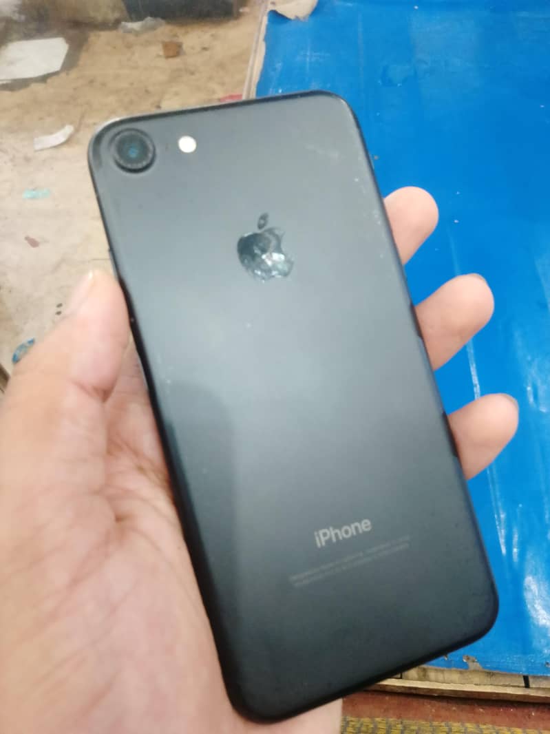 Apple iPhone 7 1