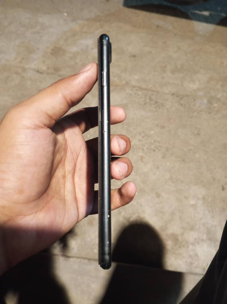 Apple iPhone 7 Plus 3