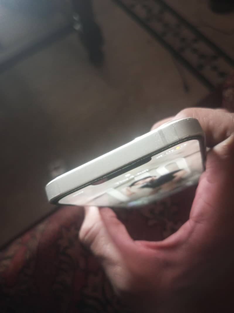 Apple iPhone 13 2