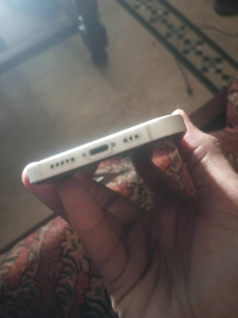 Apple iPhone 13 4