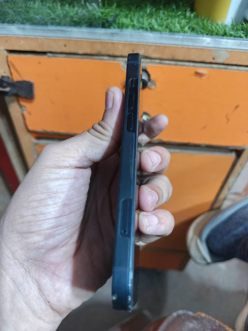 Apple iPhone 13 2