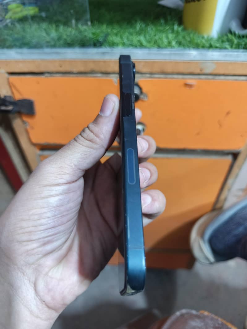 Apple iPhone 13 4
