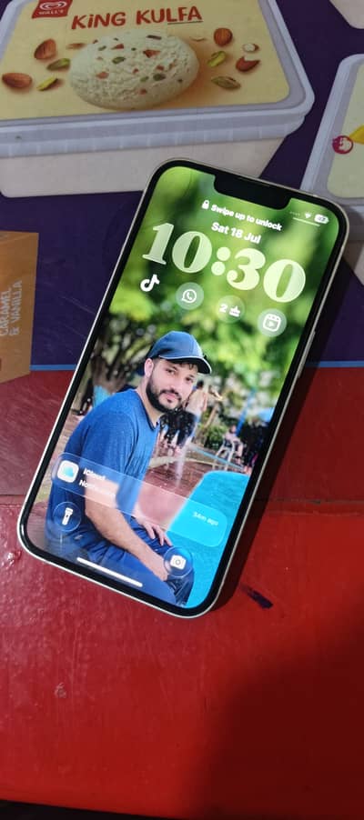 Apple iPhone 13