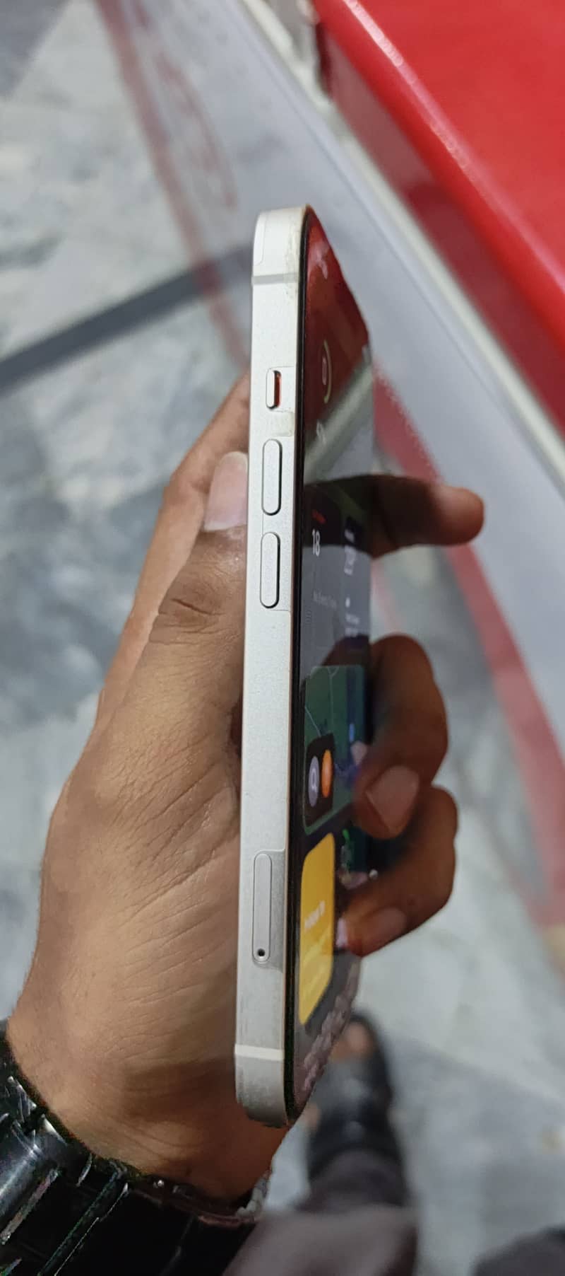 Apple iPhone 13 4