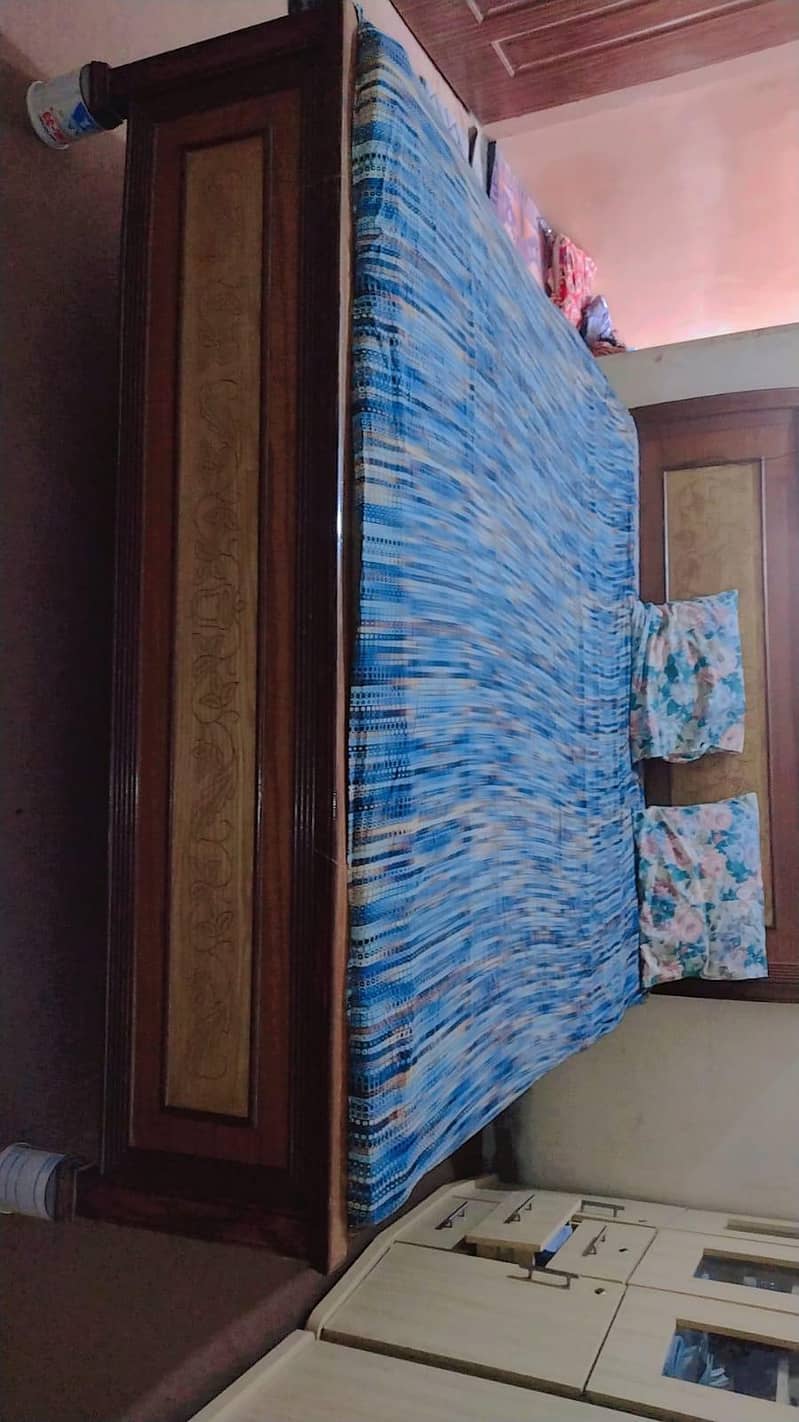 Woden bed 4