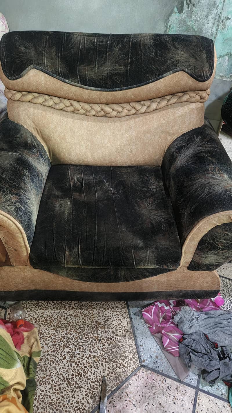 4 seater sofa 0